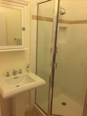 Female roommate, furnished 2B/2B, close to campus, March 01 3