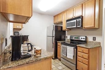 Furnished monthly rental 1bedroom/1bathroom condo 3