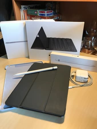 9.7 128GB iPad Pro for sale with smart keyboard, case and pencil 1