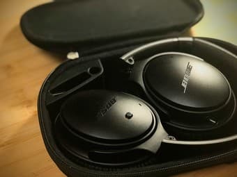 Limited Edition Bose QuietComfort 25 Noise Cancelling Headphones 2