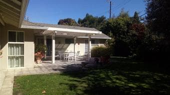 Beautiful furnished private room and bath 1,5 miles to campus 2