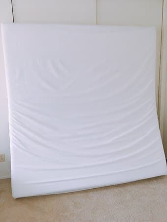 Mattress (king size×1)+ sheets+two pillows 1