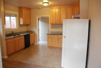 Excellent 1B1B in a duplex house downtown Burlingame close to Caltain 3