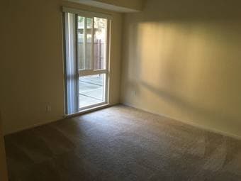 Large room w/ private bath in 2b2b apt close to Stanford 3