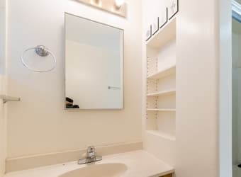 AMAZING ROOMMATES - great for those new to the area! 3