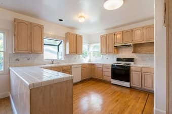 Friendly roommates - housing for young professionals! 3