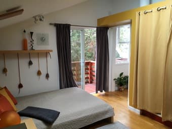 FULLY FURNISHED ROOM WITH ATTACHED PRIVATE BATHROOM AND BALCONY IN PAL 2