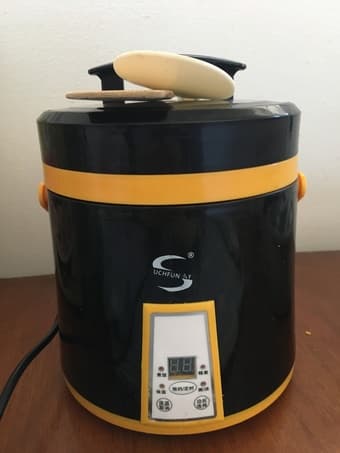 Rice pot, hot water pot 1