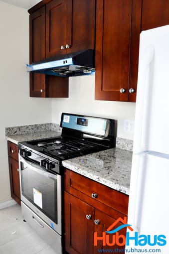 Friendly roommates - housing for young professionals! 2