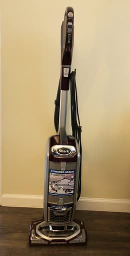 Shark Vacuum "Rotator Powered Lift-Away" 1