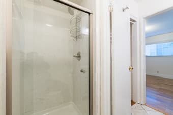 Room in a big house for 1,290 3