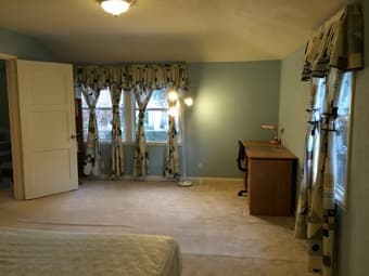 Spacious Finished Upstairs Room in House Walk to Stanford 1