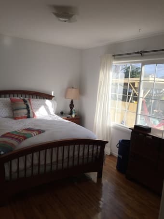 Sunny room available for rent (furnished) 2