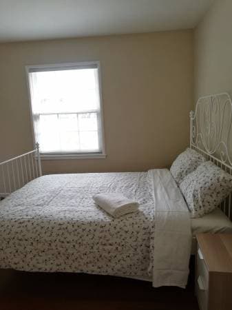Fantastic housing with great roommates - the bomb dot com! 3