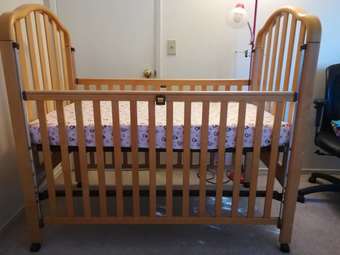 Baby stuff---Simmons Crib with mattress, crib mobile 1