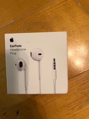 Apple chargers and earpods with headphone plug 2