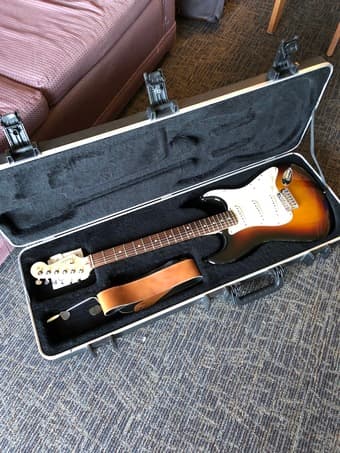 Guitar: Fender Stratocaster + Tube Amp + Case 1