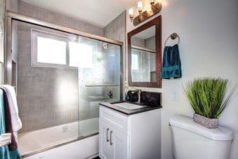 Newly Remodeled 2 bed 1 bath minutes from Downtown 3