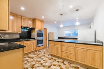 AMAZING ROOMMATES - $400 OFF FIRST MONTH 1