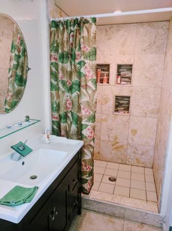 One master bedroom near downtown Redwood City 2