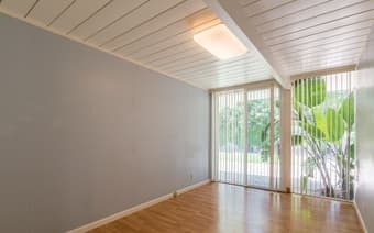 Room available in amazing home -- looking for a new roommate 3