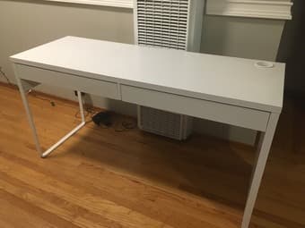 Nice white IKEA Desk 1
