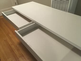 Nice white IKEA Desk 2