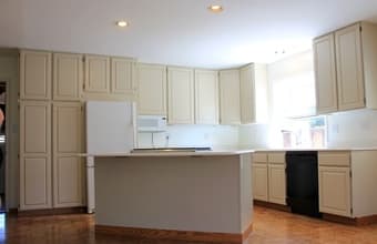 Awesome co-living house looking for a new roomie! 6br/3ba - $850 3
