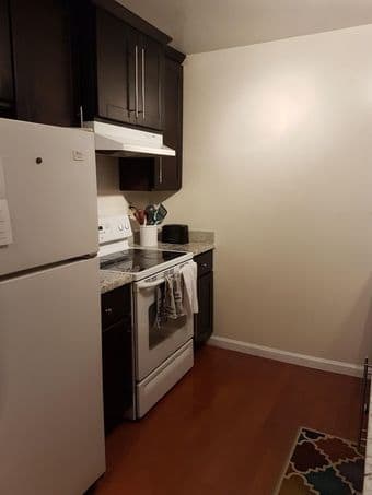 Female tenant wanted by April 1st, 2B/1BA near California Ave 3