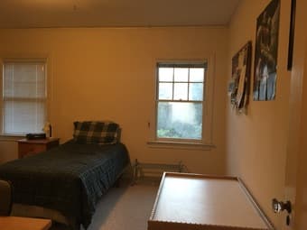 Furnished bedroom near North California ave Caltrain Station 别墅单间靠近斯坦福 1