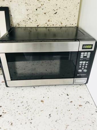 Microwave - 700 Watts - $20 OBO 2