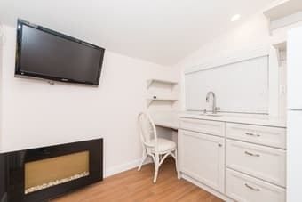 Looking for a great roommate to fill our open room in Palo Alto! 1