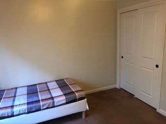Menlo Park 2B1B卧室出租，位置好，房间大，拎包入住！ 2