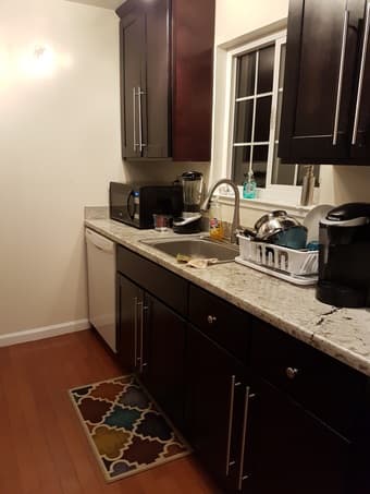 Looking for female roommate, 2B/1Ba, 5 minutes to campus, April 1st 3