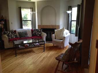 Private room for rent in centrally located townhouse 3