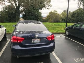2013 volkswagen passat 2.5 SE with Sunroof and Navigation 25000 miles 1