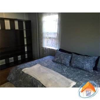 Room for rent one block from Stanford, walking distance 1