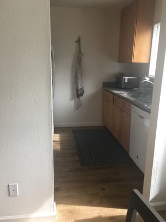Large Room 3 blocks from Stanford, 1 Stanford alum roommate 1
