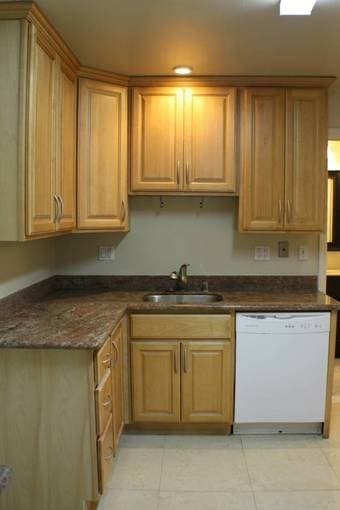 Room in 3bd/2bath quiet, pet friendly house in downtown Redwood City 1