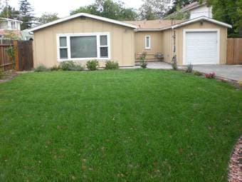 Room in 3bd/2bath quiet, pet friendly house in downtown Redwood City 1