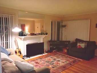 Hi future roomie! Sunny room available for rent (furnished) 1