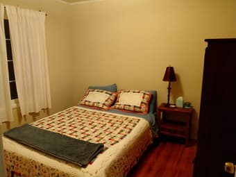 Hi future roomie! Sunny room available for rent (furnished) 2