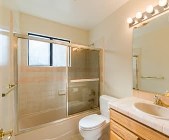 Your own private bedroom in an amazing house - come meet us! 1