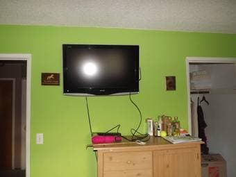 Nice, cozy bedroom short term (6 month) 2
