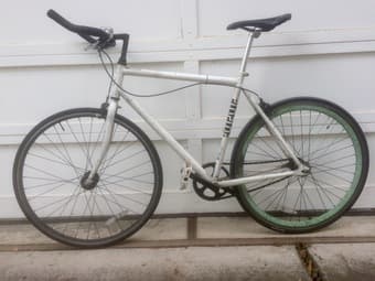 Single speed bike + locker + helmet 1