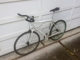 Single speed bike + locker + helmet 2