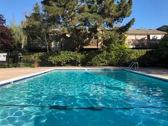 Furnished room close to Stanford 3
