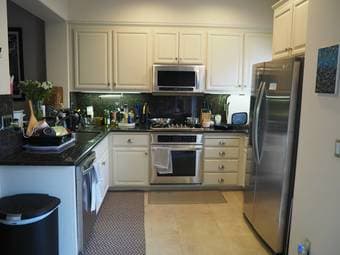 Furnished room in large townhome close to Caltrain (San Mateo) 1