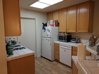 Female housemate for a private room 3