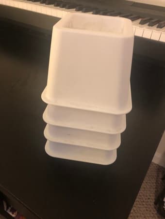 Set of 4 white bed risers 1